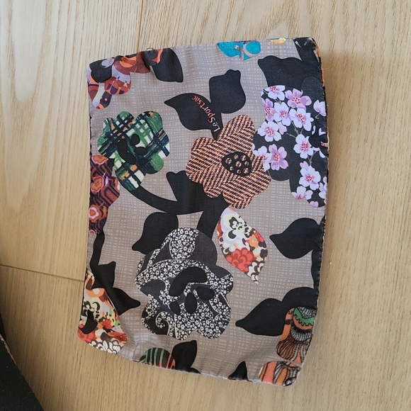 LeSportsac Deluxe Large Weekender with matching pouch - Picture 5 of 10